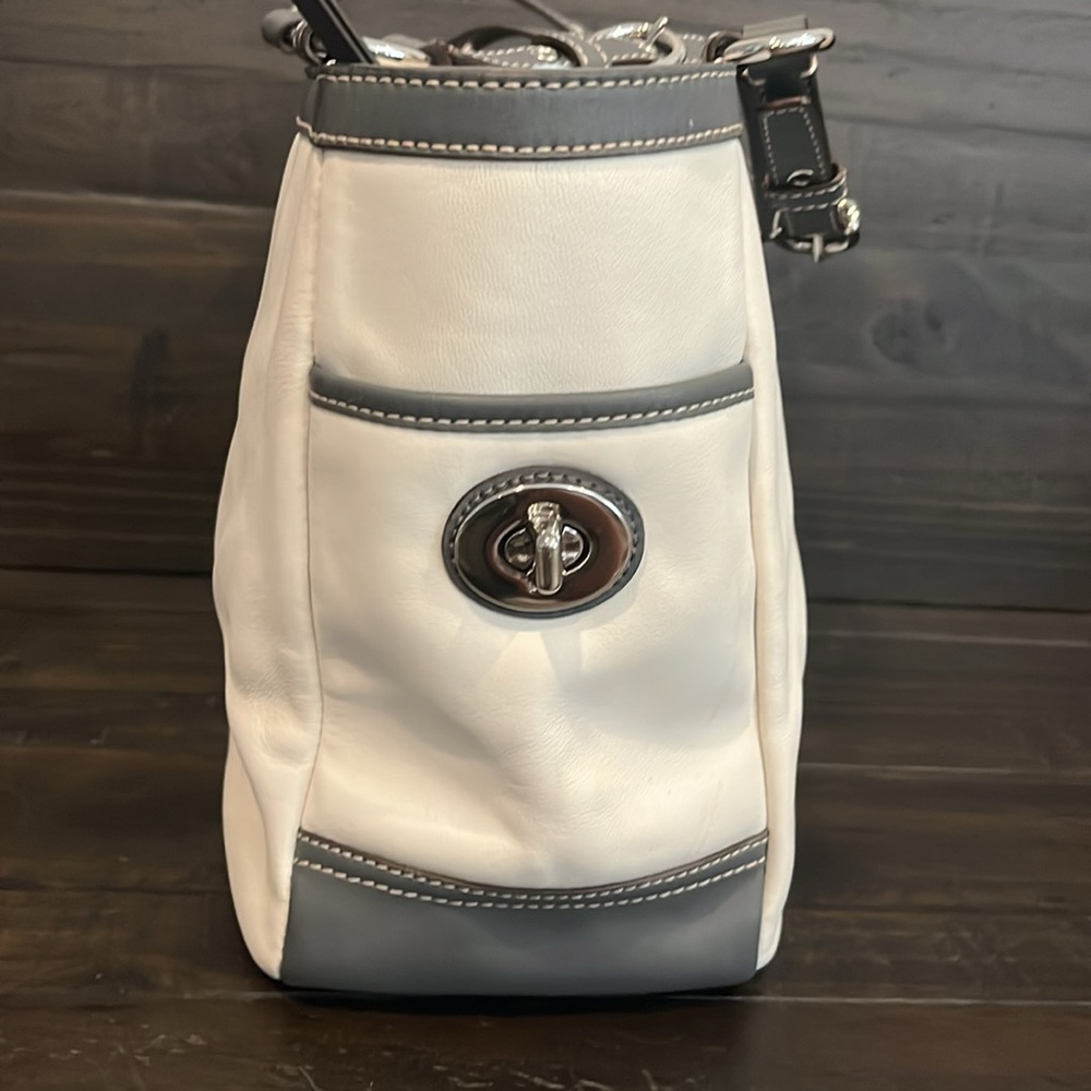 Coach East West Pleated Leather Gallery Satchel - F13759 - Picture 4 of 10